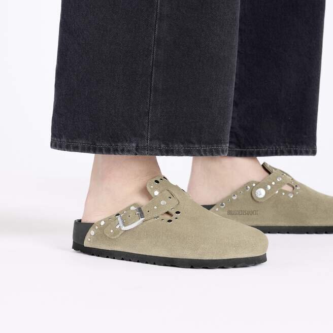 Boston Rivet Suede Leather Boston Rivet Suede Leather