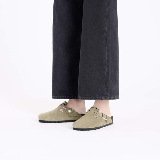 Boston Rivet Suede Leather Boston Rivet Suede Leather