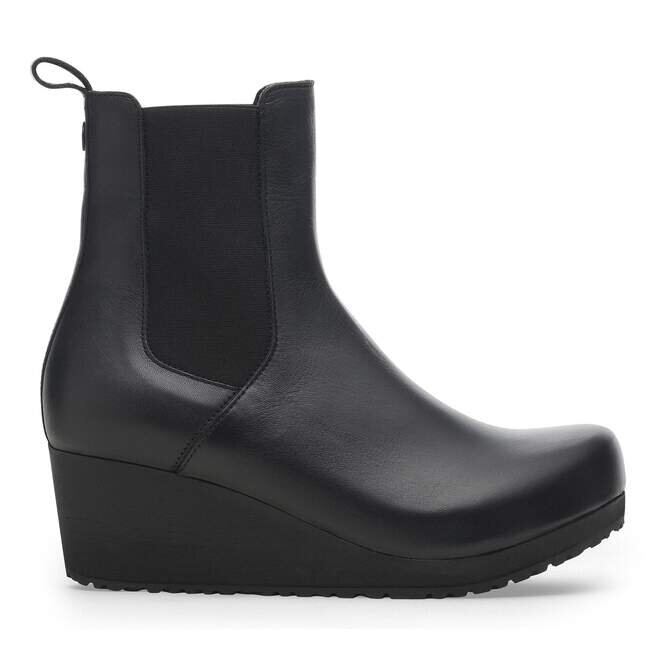 Ebba Slip-on i skinn, svart Ebba Slip-on i skinn, svart