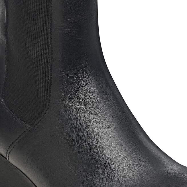 Ebba Slip-on i skinn, svart Ebba Slip-on i skinn, svart