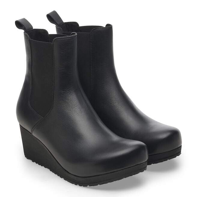 Ebba Slip-on i skinn, svart Ebba Slip-on i skinn, svart